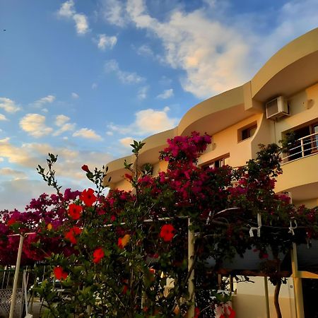 Hotel Sirena Radhimë エクステリア 写真