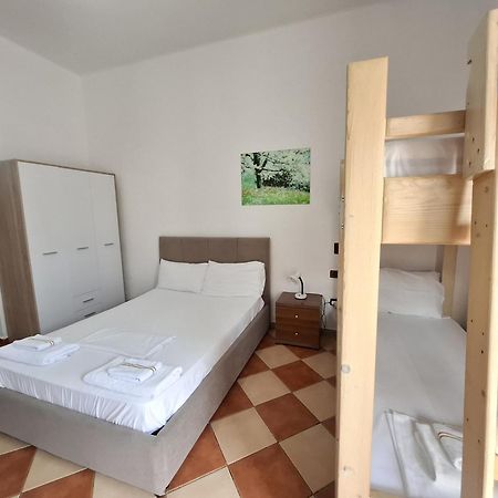 Hotel Sirena Radhimë エクステリア 写真