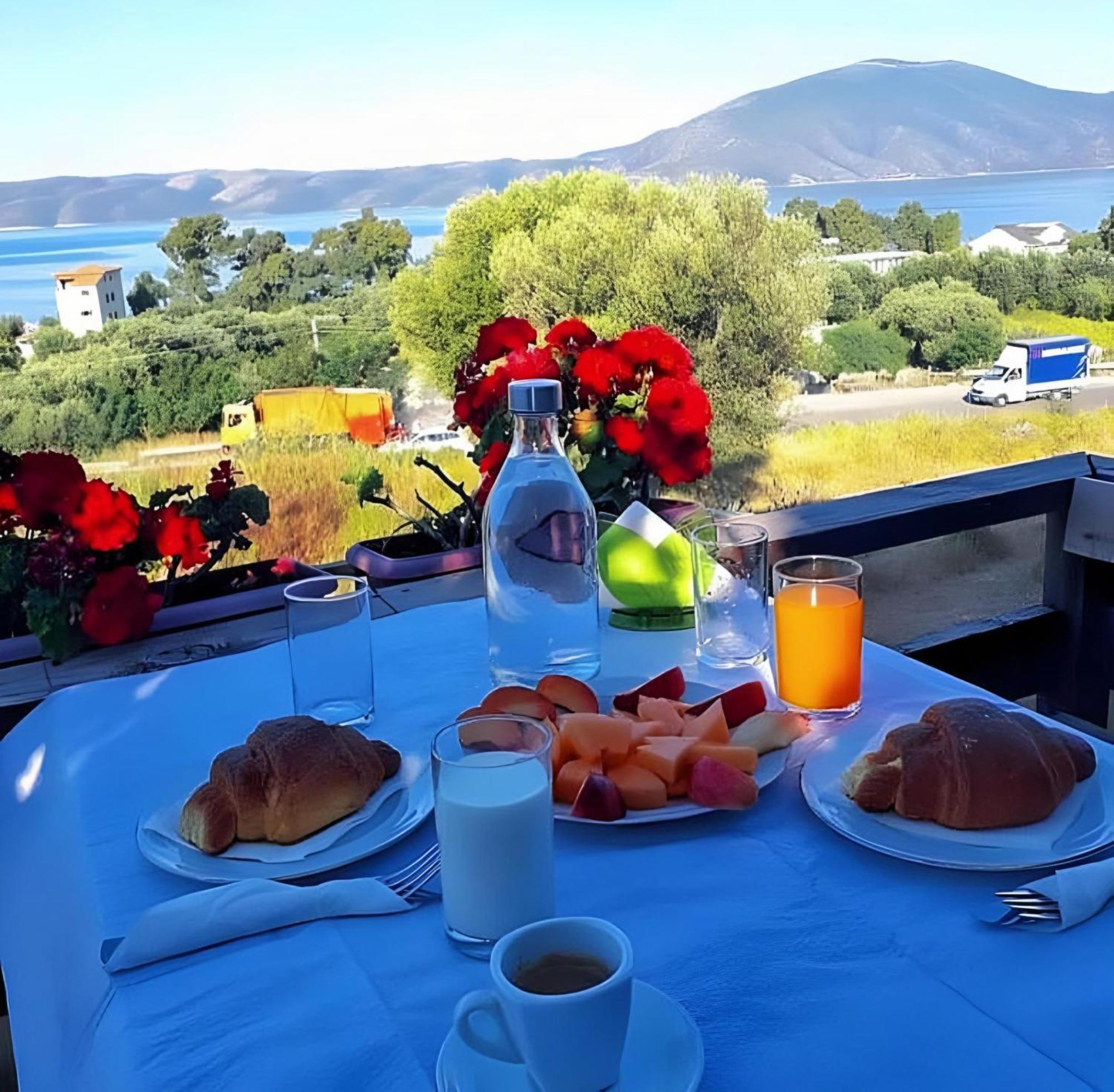 Hotel Sirena Radhimë エクステリア 写真