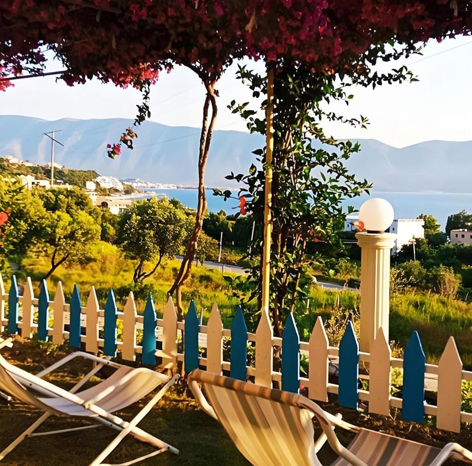 Hotel Sirena Radhimë エクステリア 写真