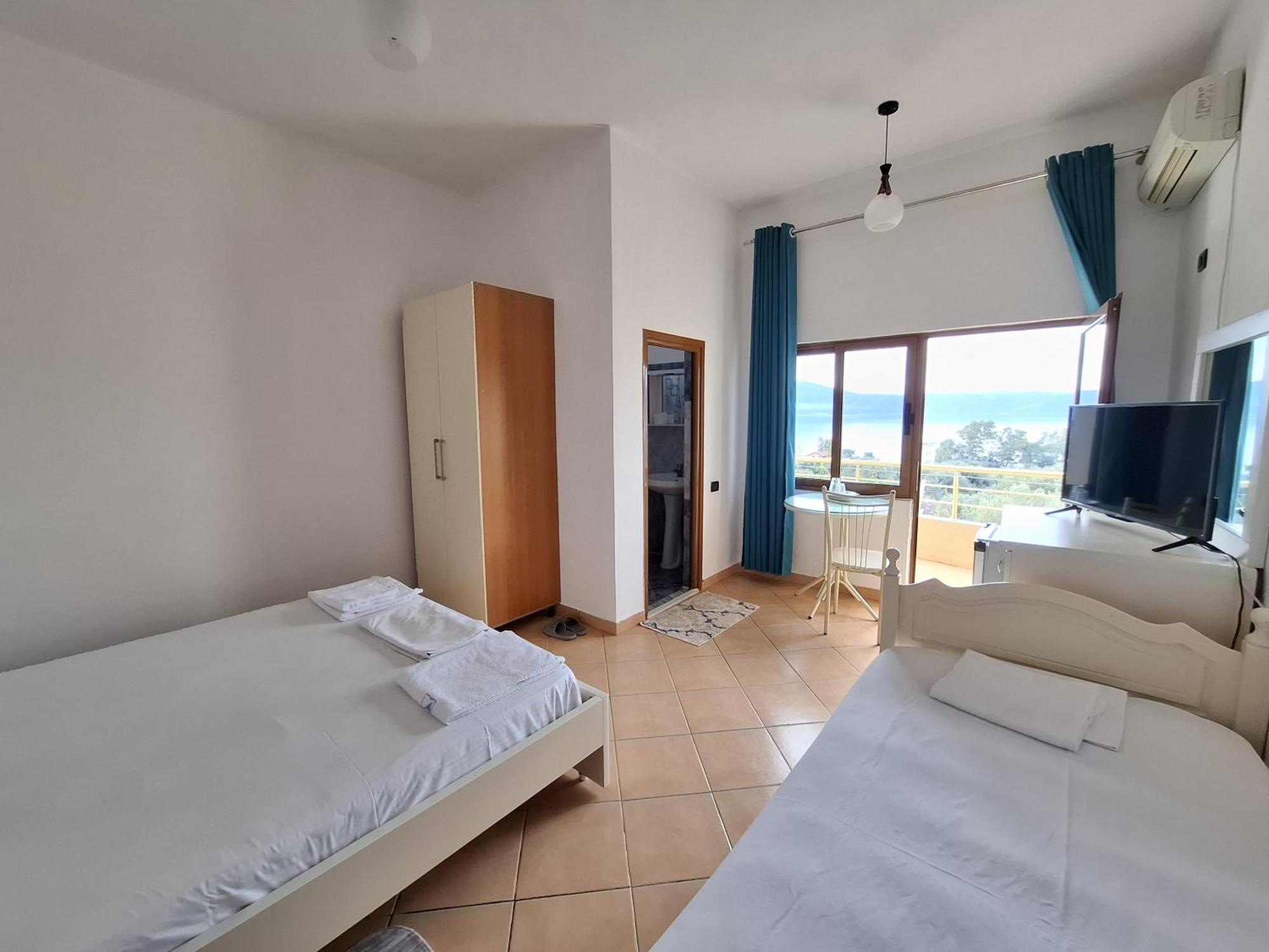 Hotel Sirena Radhimë エクステリア 写真