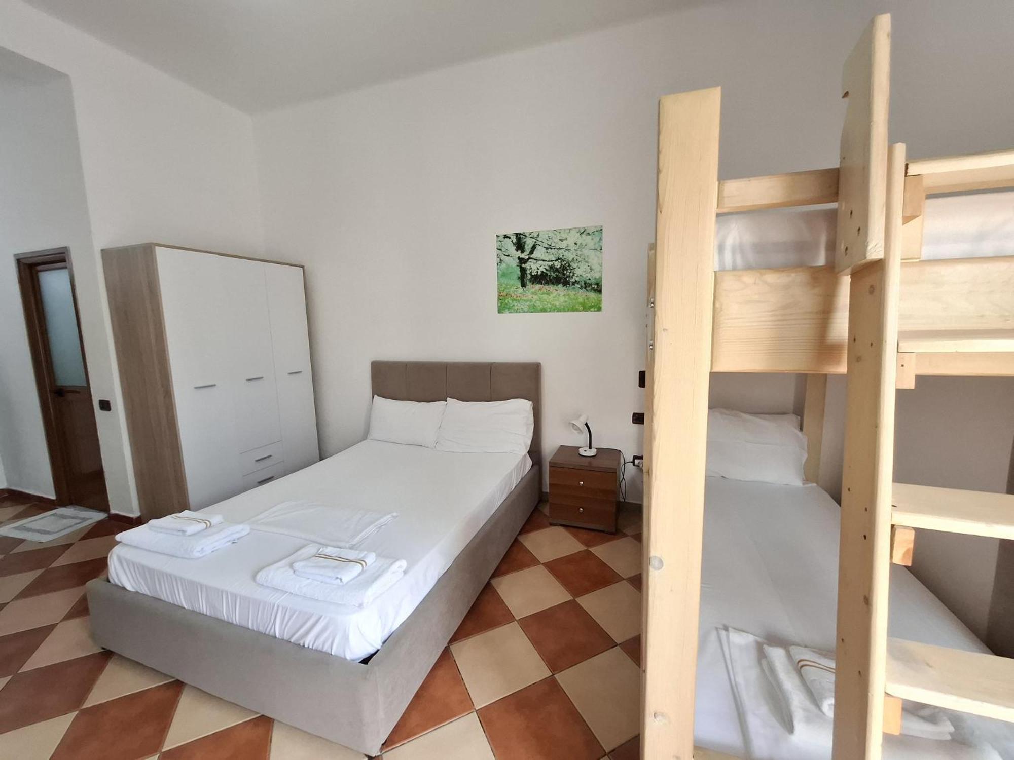 Hotel Sirena Radhimë エクステリア 写真